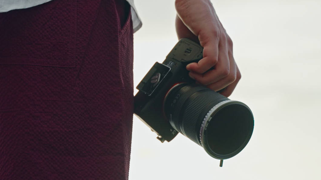 Person holding a camera equipped with NiSi Filter Swift System VND Kit