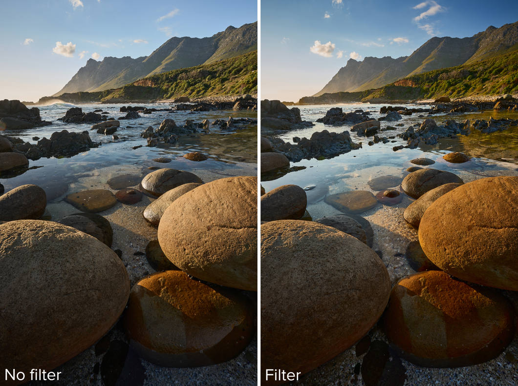 Samma strand utan och med polarisationsfilter: med filtret är himlen djupare och vattnet speglar mindre