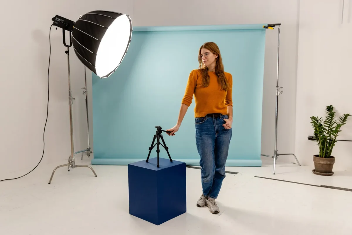 Home studio with a small tripod and a softbox